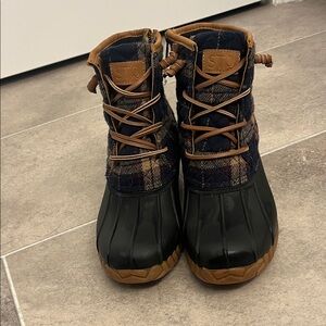 STQ Plaid Duck Boots